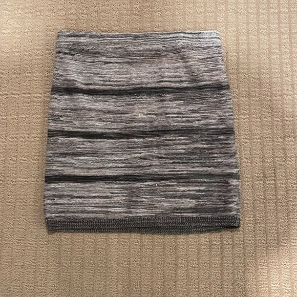 Loft sweater mini skirt - Picture 3 of 3